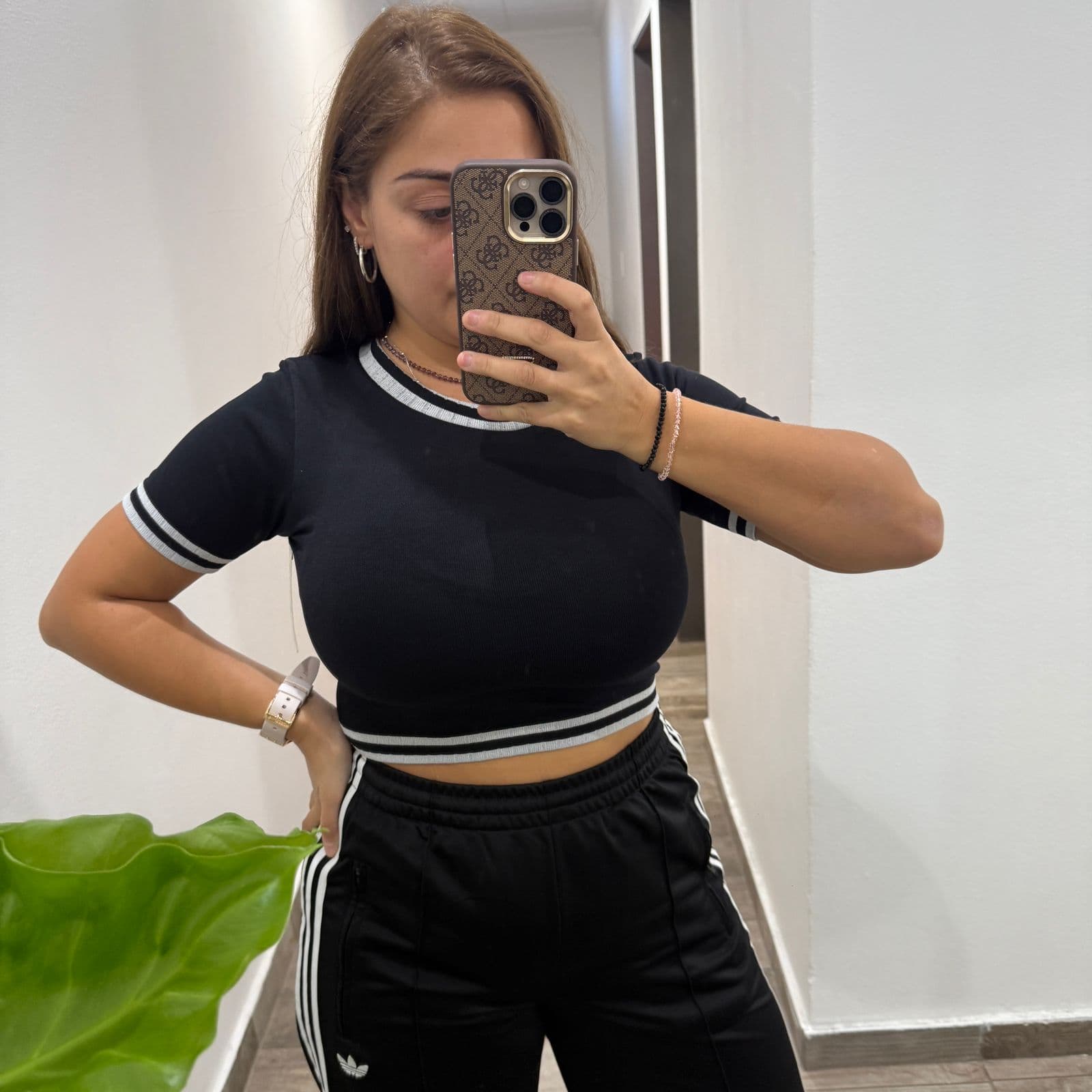 CROP MANGA CORTA NEGRA